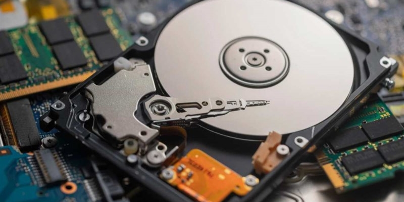 Va al mercatino delle pulci per acquistare dei dischi rigidi a 5 euro e trova 500 giga di dati insoliti - okmugello.it