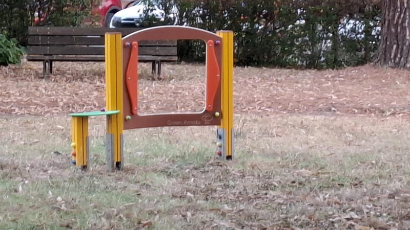 Foto segnalazione incuria di un lettore per i giardini di Via Pertini a Borgo San Lorenzo