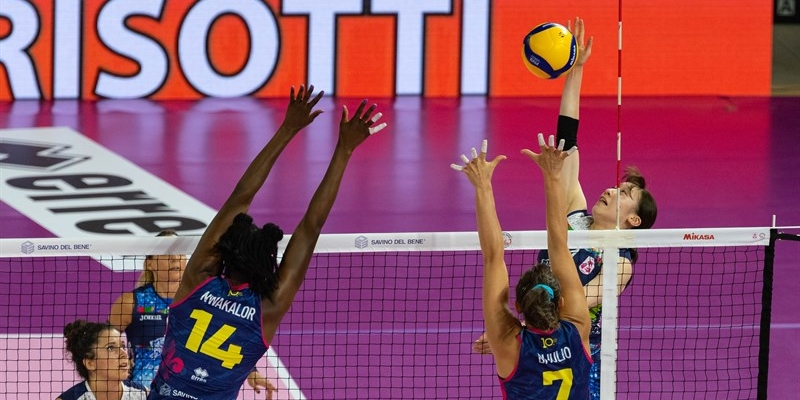 Savino Del Bene Volley e Il Bisonte Firenze in una azione di gioco del Derby Fiorentino.