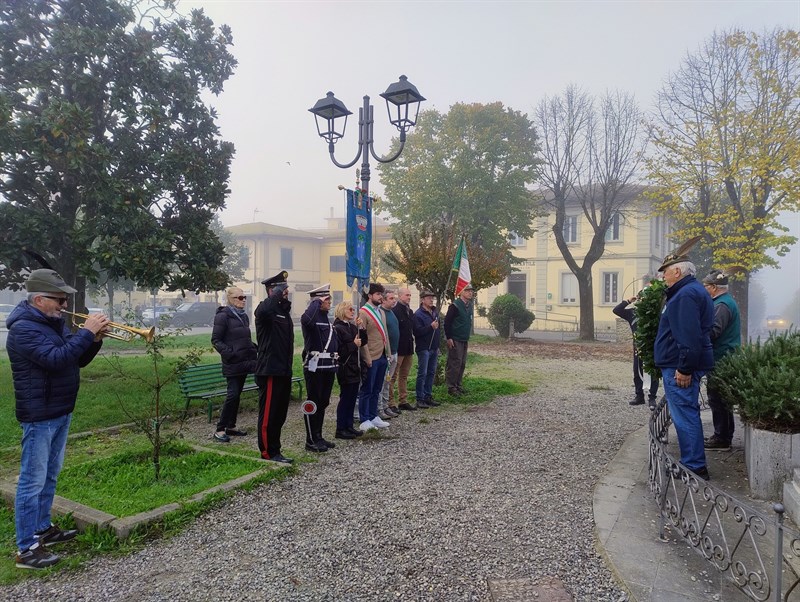 Giorno dell'Unità Nazionale e la Giornata delle Forze Armate con la deposizione di una corona d'alloro al Monumento ai Caduti a Vicchio