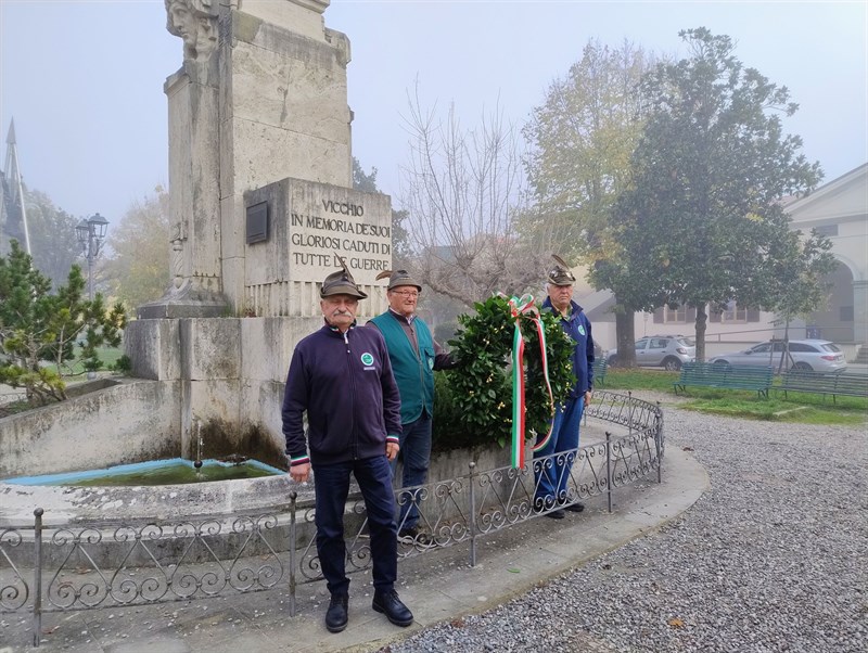 Giorno dell'Unità Nazionale e la Giornata delle Forze Armate con la deposizione di una corona d'alloro al Monumento ai Caduti a Vicchio