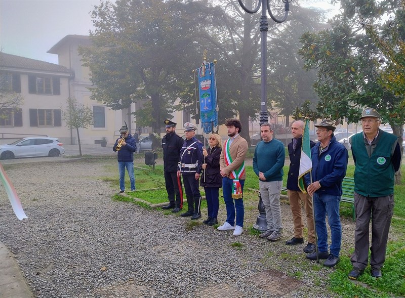 Giorno dell'Unità Nazionale e la Giornata delle Forze Armate con la deposizione di una corona d'alloro al Monumento ai Caduti a Vicchio