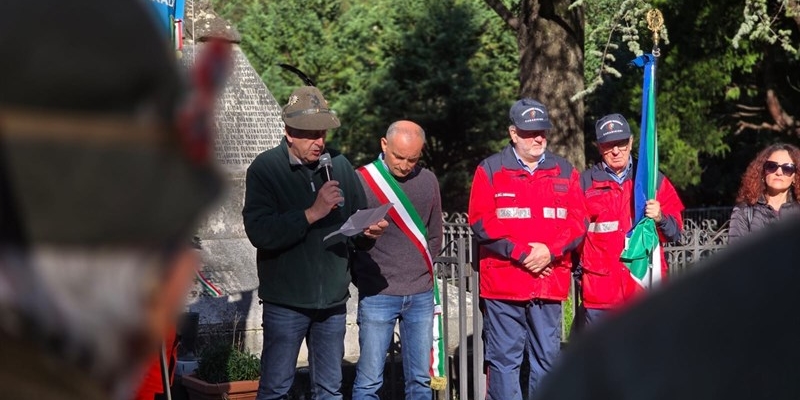 Giorno dell'Unità Nazionale e la Giornata delle Forze Armate con la deposizione di una corona d'alloro al Monumento ai Caduti a Marradi