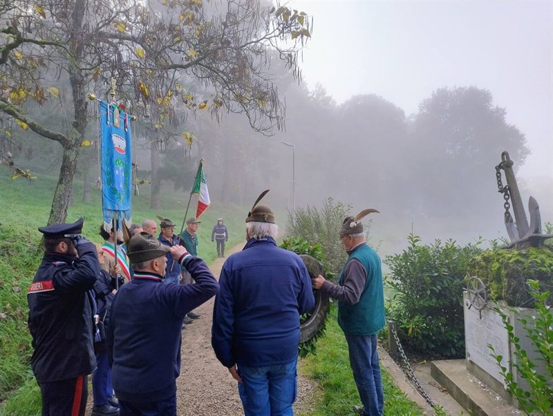 Giorno dell'Unità Nazionale e la Giornata delle Forze Armate con la deposizione di una corona d'alloro al Monumento ai Caduti a Vicchio