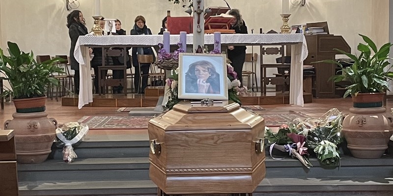 Vicchio saluta Caterina Coralli: folla commossa per l’ultimo abbraccio