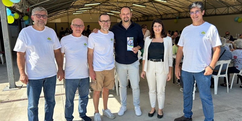 Il sindaco Paolo Omoboni e il Vice Sindaco Cristina Becchi insieme ad alcuni soci della neo fondazione.