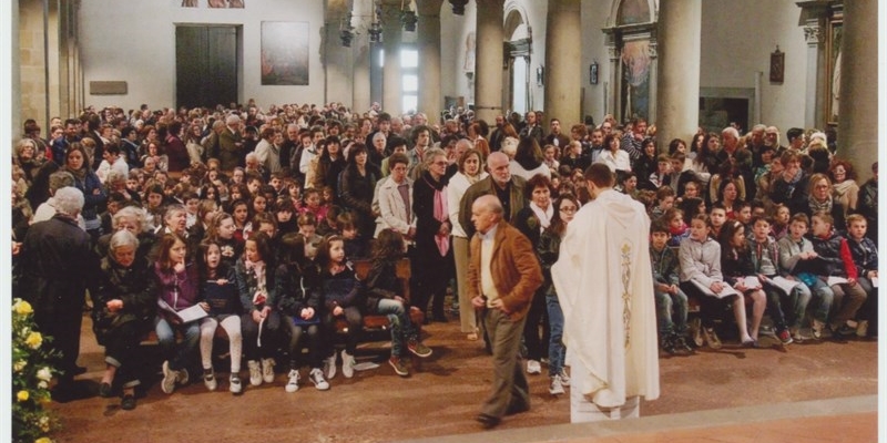 Interno della Pieve di San Lorenzo  durante una cerimonia