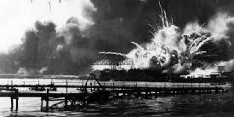 1941 - Il Giappone attacca la base di Pearl Harbor (83 anni fa)