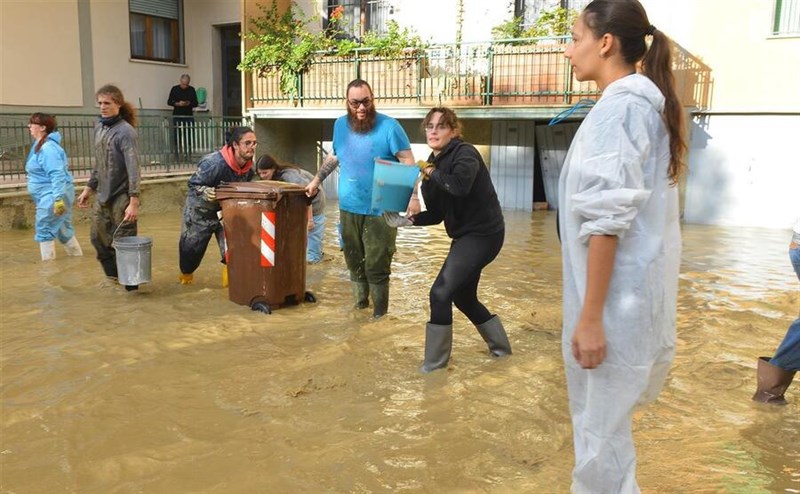 Si cerca di liberare le strade