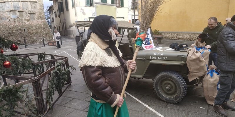 Treno a vapore, jeep e cavalli. La befana porta doni e sorprese in Mugello