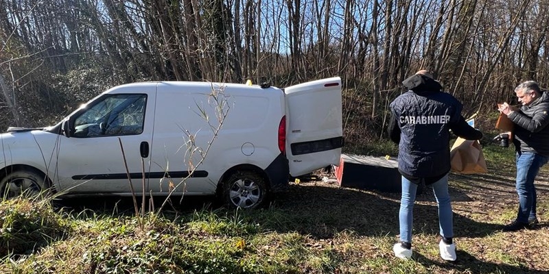 IL bancomat ritrovato in un'area boschiva