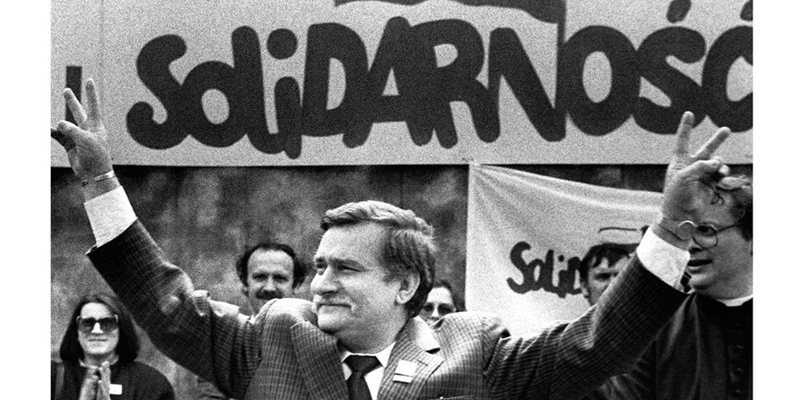 1990 - Lech Walesa diventa il primo presidente della Polonia (34 anni fa)