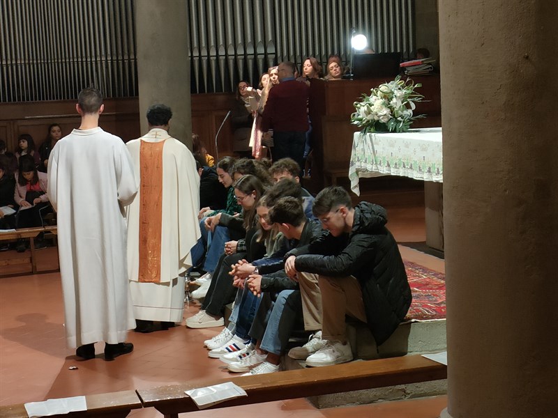 I giovani in Pieve alla cerimonia della lavanda