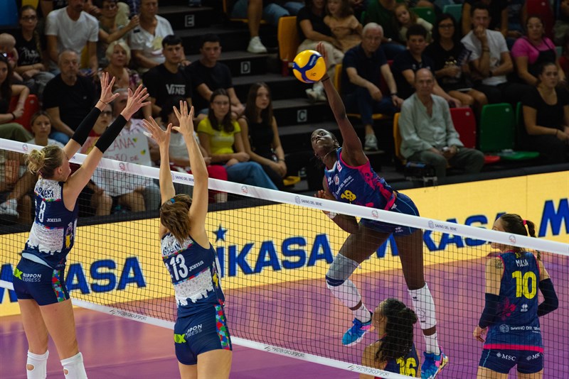 Savino Del Bene Volley e Il Bisonte Firenze in una azione di gioco del Derby Fiorentino.