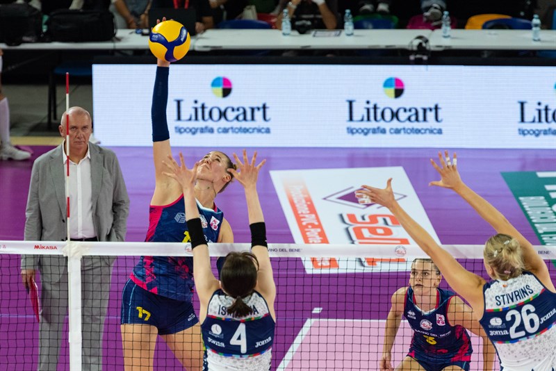 Savino Del Bene Volley e Il Bisonte Firenze in una azione di gioco del Derby Fiorentino.