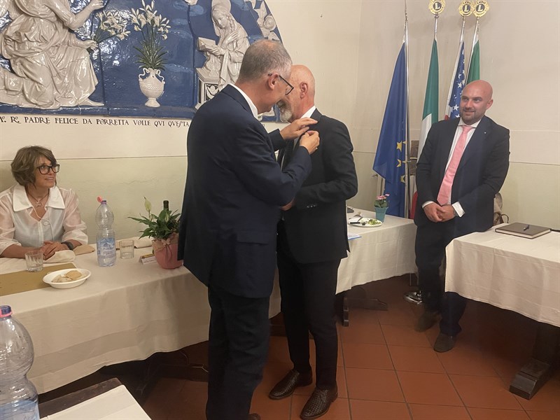 Lo scambio delle spille