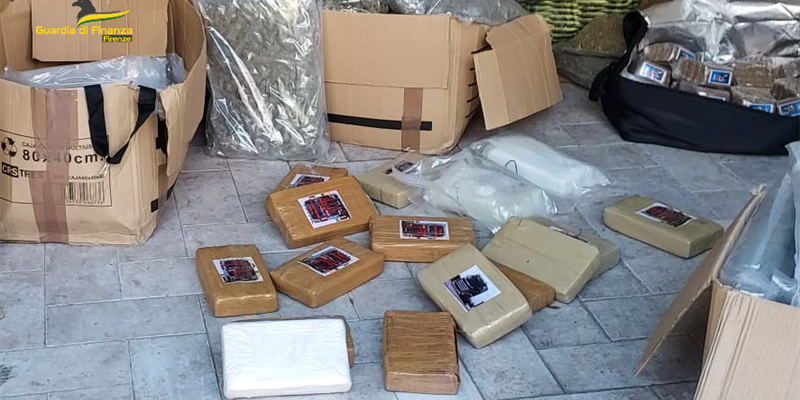 Parte della merce rinvenuta nel garage