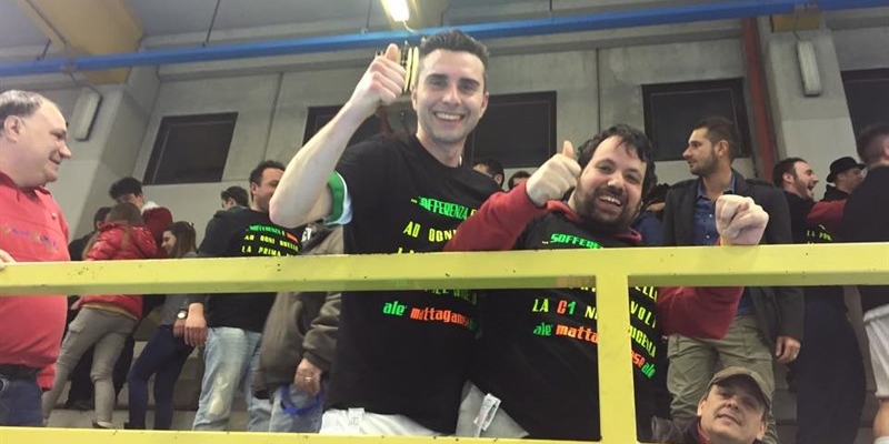 Beppe con un altro tifoso della Mattagnenese