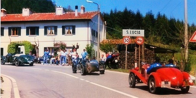 Le Mille Miglia in località Santa Lucia alla Futa.