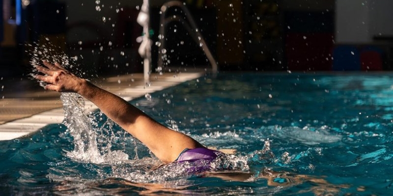Una vasca per Aisla Firenze. Torna la maratona benefica di nuoto alla piscina di San Marcellino