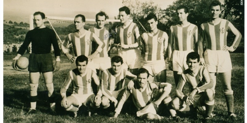 Amarcord Fortis: 1950 - Una formazione dell’A.S.Fortis Juventus 1909; Ugo Bassi “chiugo” per gli amici, terzo da sinistra in alto.  