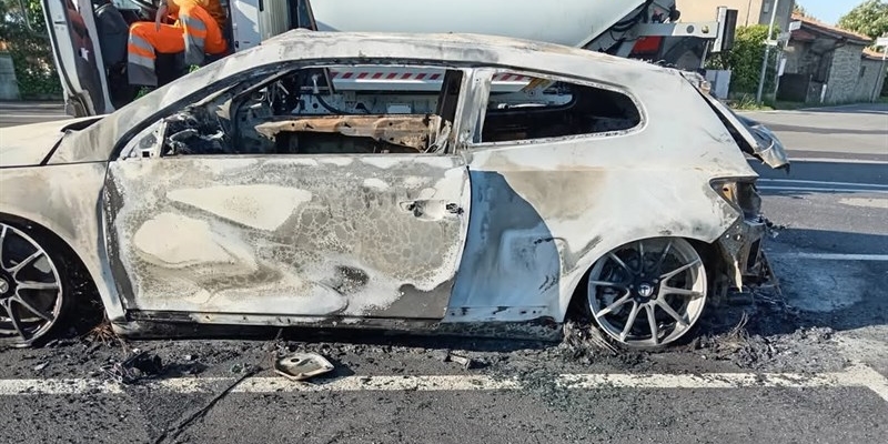 Auto in fiamme nella notte a Bivigliano: intervengono i Vigili del Fuoco