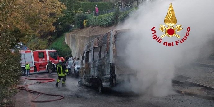 L'incendio alla scuolabus