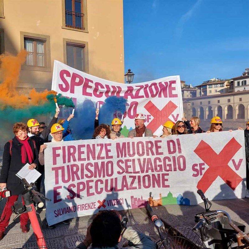 Il flash mob di "Salviamo Firenze"