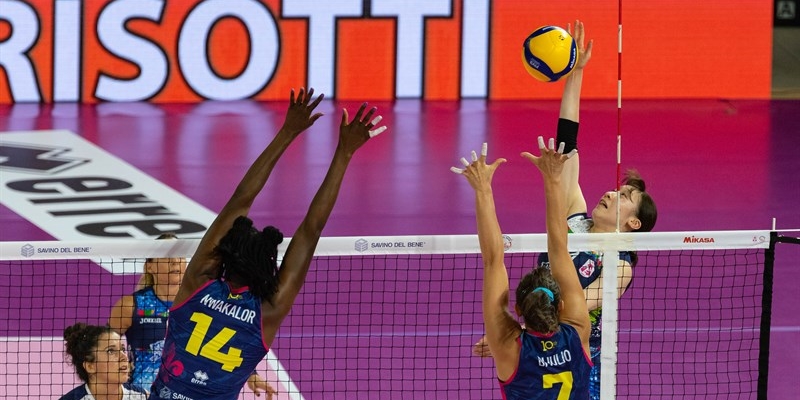 Savino Del Bene Volley e Il Bisonte Firenze in una azione di gioco del Derby Fiorentino.