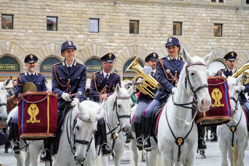 Bellissima cavalcata per Firenze