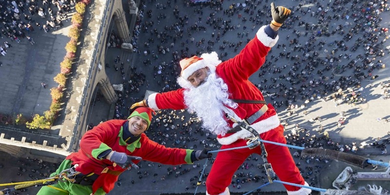 Babbo Natale acrobatico