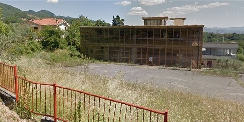 La fabbrica Artilet, chiusa da anni. 