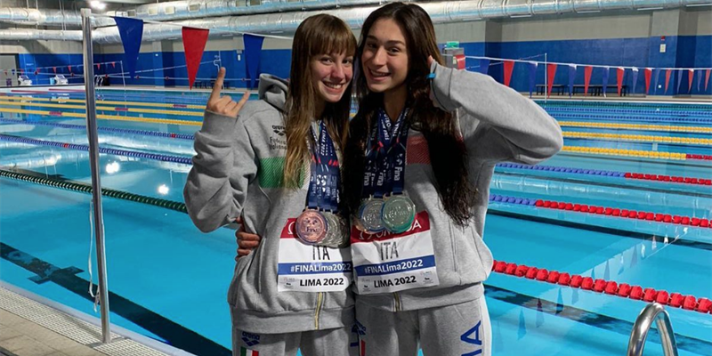 Matilde Biagiotti e Irene Mati nuoto rari nantes