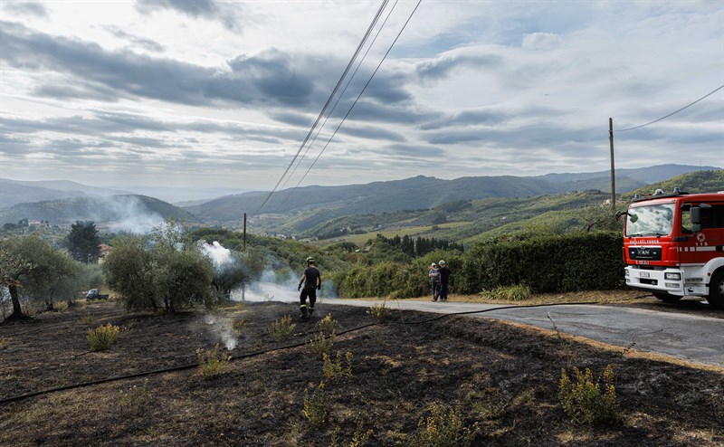 Operazioni di spegnimento dell'incendio a Galiga, nel Comune di Pontassieve