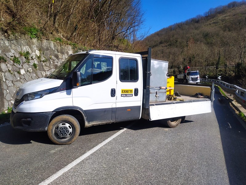 Maltempo, frana a Fontebuona. Residente: "Strada ancora chiusa, un grande disagio", la segnalazione di un lettore