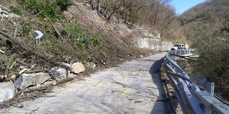 Maltempo, frana a Fontebuona. Residente: "Strada ancora chiusa, un grande disagio", la segnalazione di un lettore