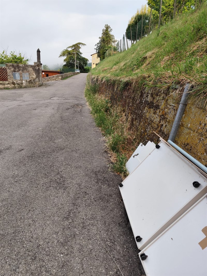 degrado piazza bati luco