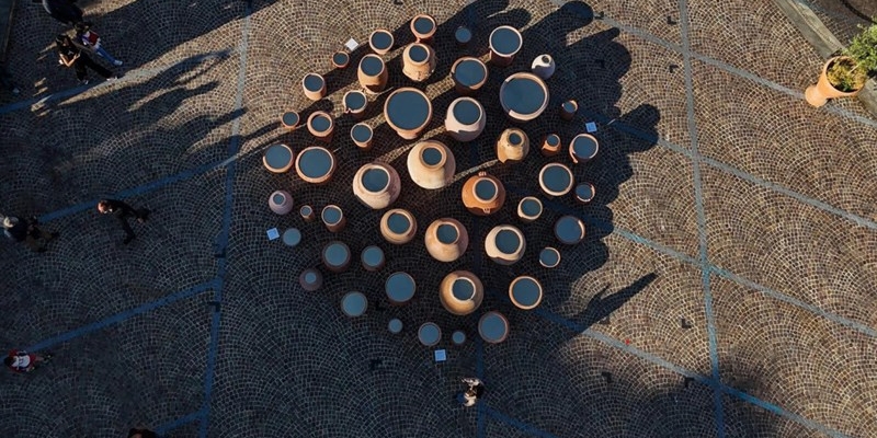 “7 volte 7” l’istallazione che celebra la terracotta di Impruneta