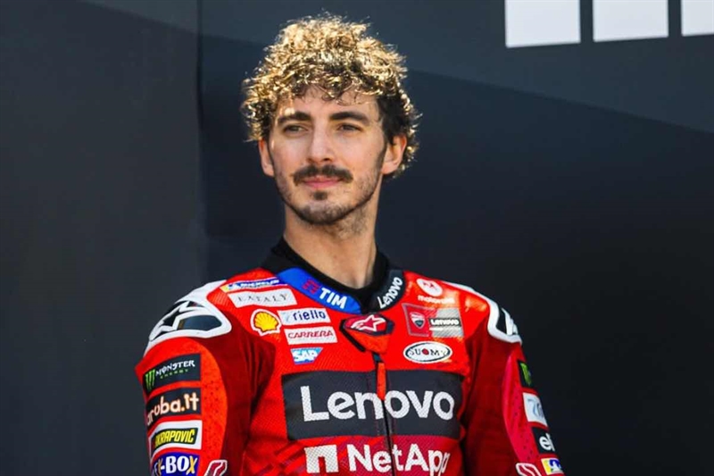 Pecco Bagnaia sul podio
