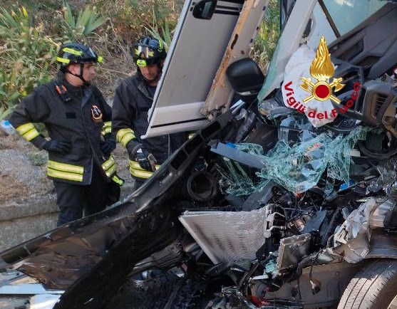 l'automezzo distrutto