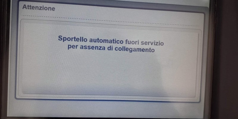 Lo sportello bancomat fuori servizio