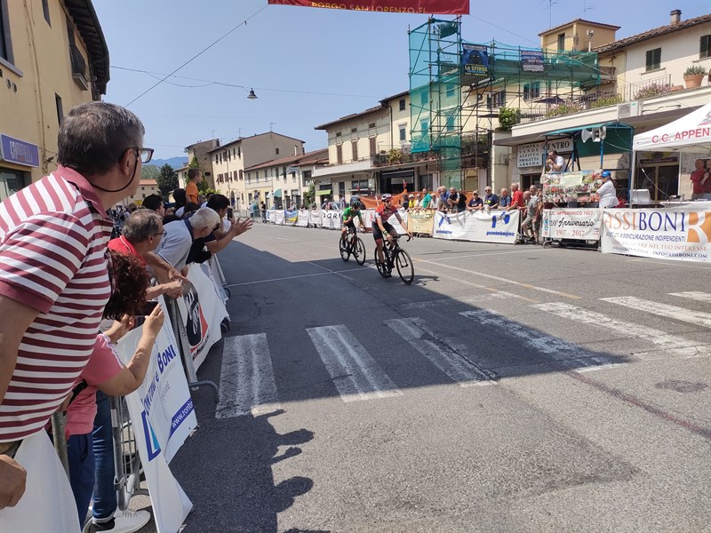 La volata finale che ha visto vittorioso Giacomo Sgherri dell’Alma Juventus di Fano.