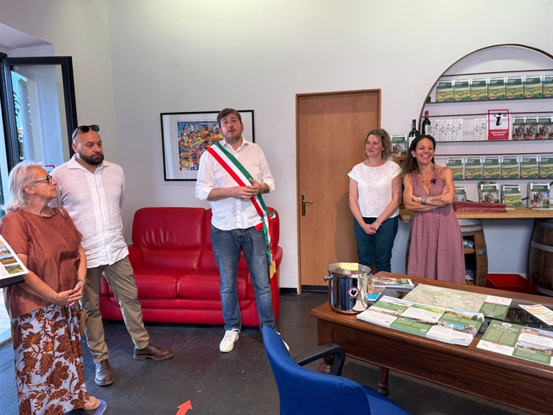 Il taglio del nastro dell'info point