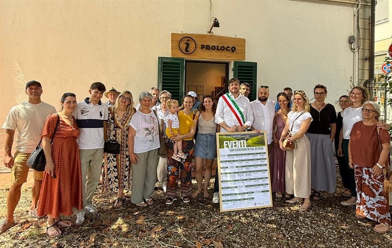 Il taglio del nastro dell'info point