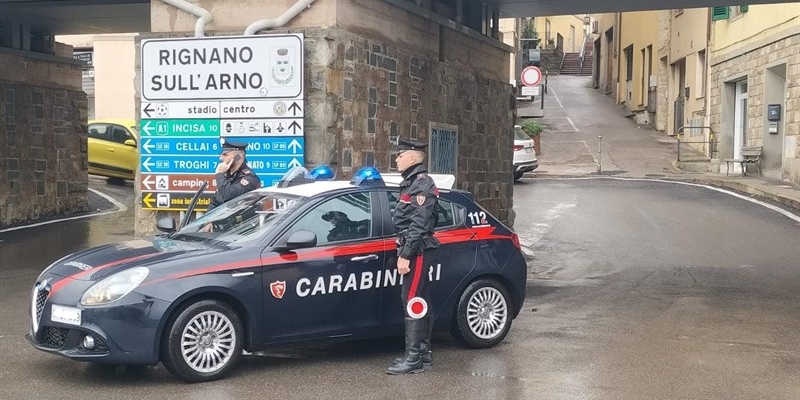 Tenta di derubare un'anziana fingendosi maresciallo, provvidenziale l'intervento del figlio: succede a Rignano sull'Arno