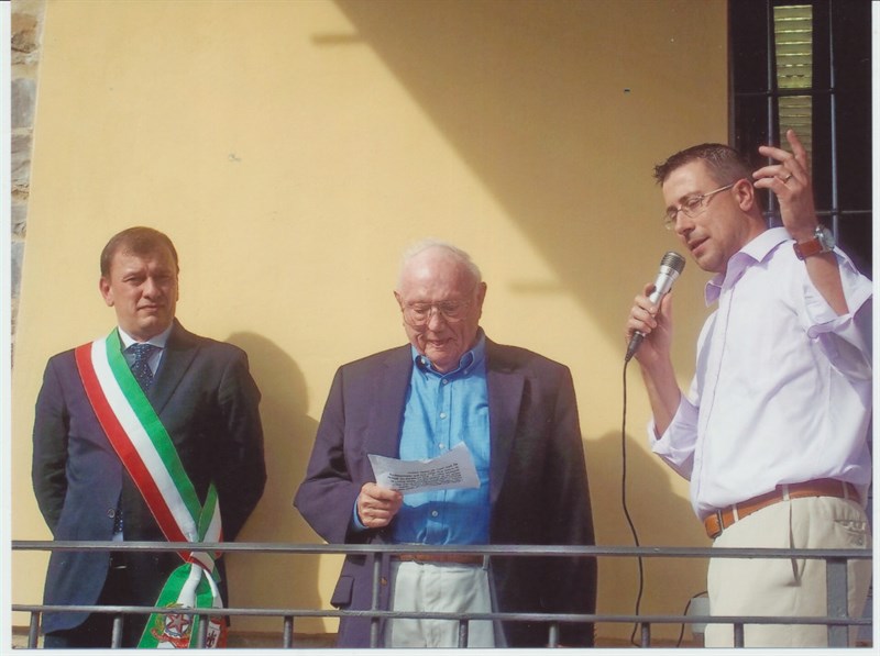 L’inaugurazione del Museo della Gotica Toscana. Da sinistra il sindaco di Scarperia Federico Ignesti,  il reduce statunitense  Jack Lewis e il  vice presidente e segretario della Gotica Toscana  