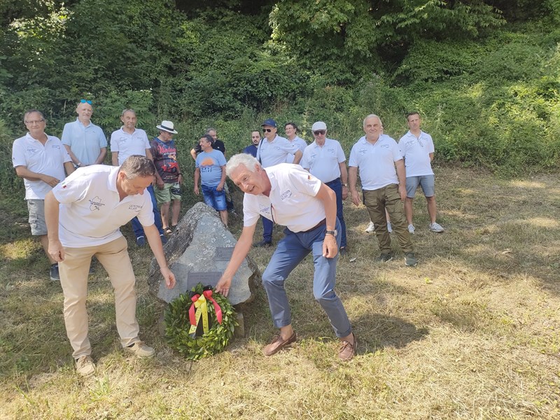 Il momento della deposizione della corona