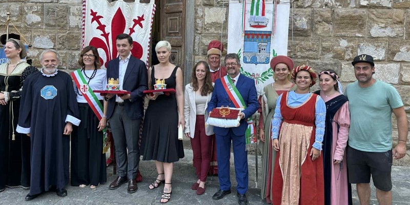 Incoronazione del marzocco, anche il comune di Signa ha ricevuto la sua corona