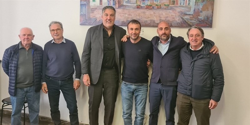 Foto di gruppo dopo l'accordo