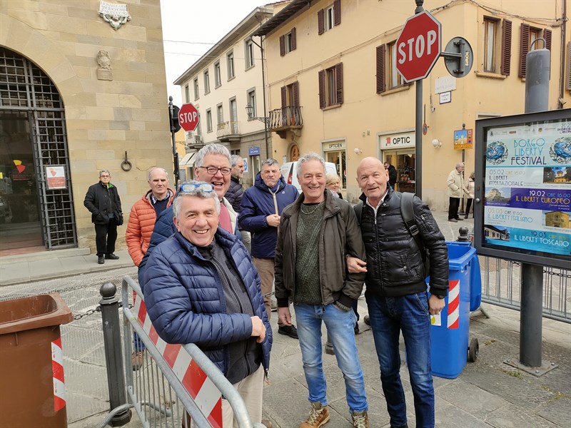 Quattro amici al…Bar! Da sinistra lo Scandaglini, lo Squilloni, il Gabellini e il Fioravanti